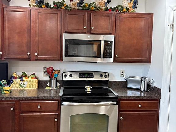 5th image of 852 Walnut Crest Dr