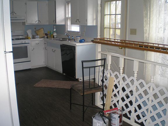 3rd image of 262 Schryver Ave