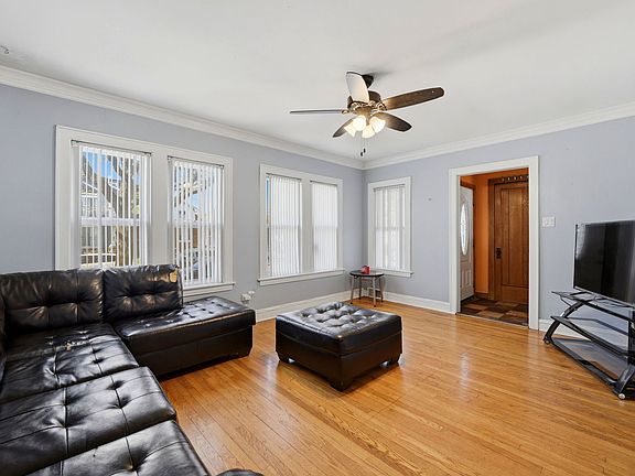 4th image of 3135 N Kilbourn Ave
