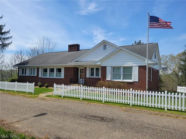 95 Sunset Dr, McConnelsville, OH 43756