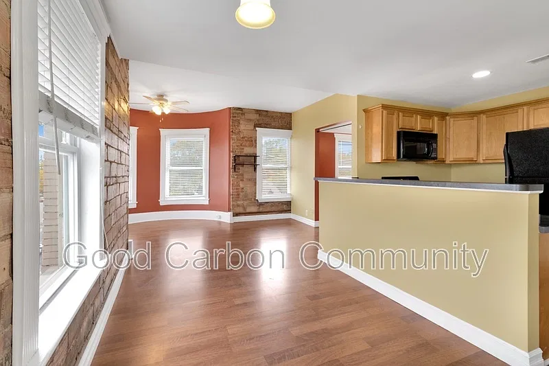 1 bed, 1.0 bath, $995 — Photo 3