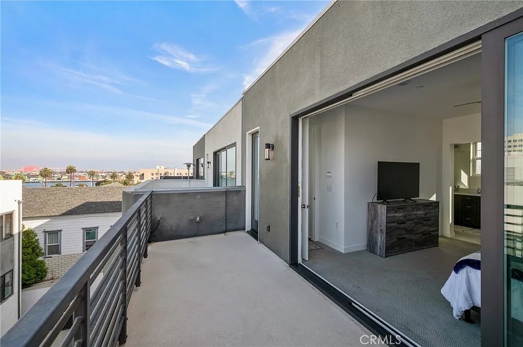 3 bed, 3.5 bath, 2080 sqft, $4,750 — Photo 1