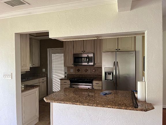 5th image of 1551 Mayfield Ave