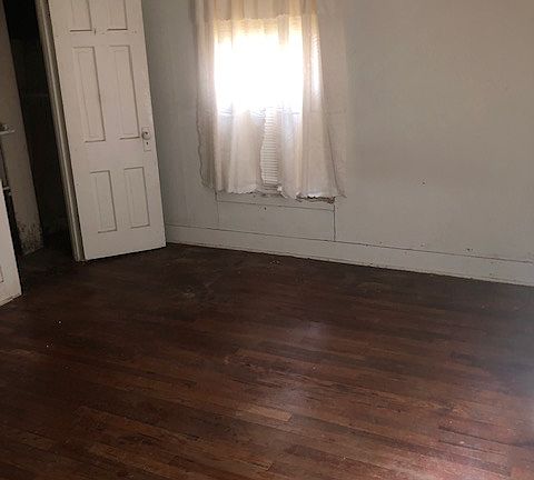 4th image of 407 N Avenue F