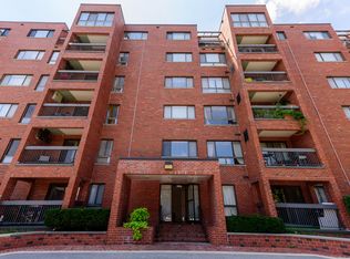 3700 Capri Ct APT 110, Glenview, IL