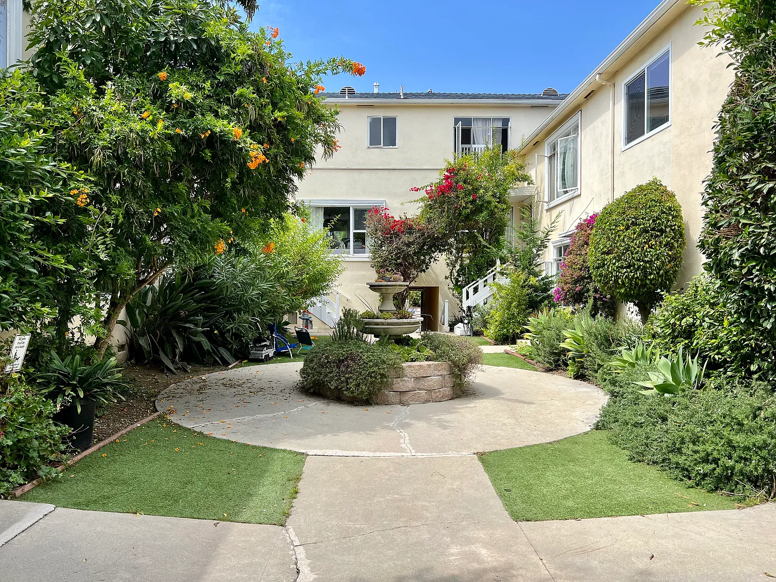 1 bed, 930 sqft, $5,400 — Photo 2