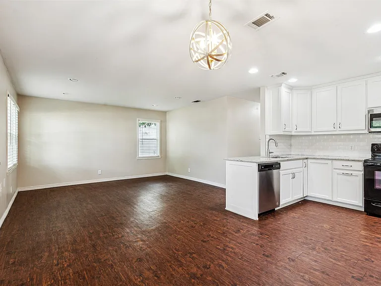 5805 Tracyne Dr — Photo 16