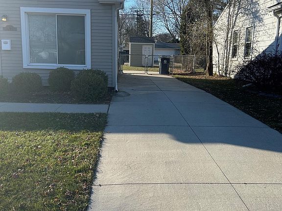 3rd image of 3913 Coolidge Hwy