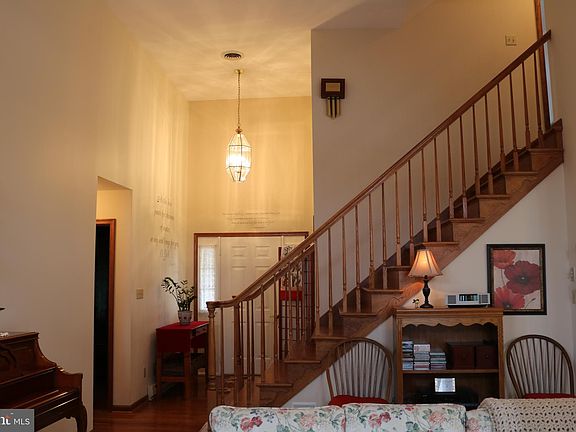 4th image of 225 W Walter Ave