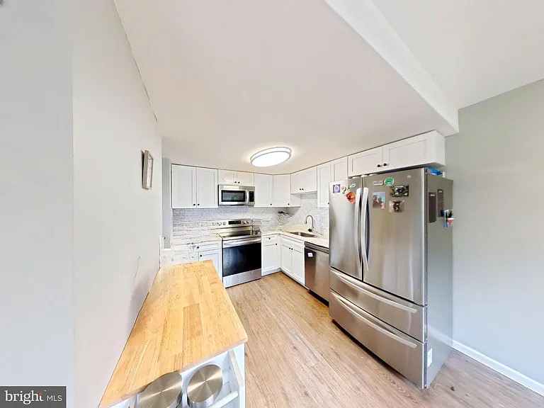 18428 Point Seneca Pl — Photo 4