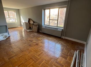 196-15 65th Cres APT 1C, Fresh Meadows, NY 11365