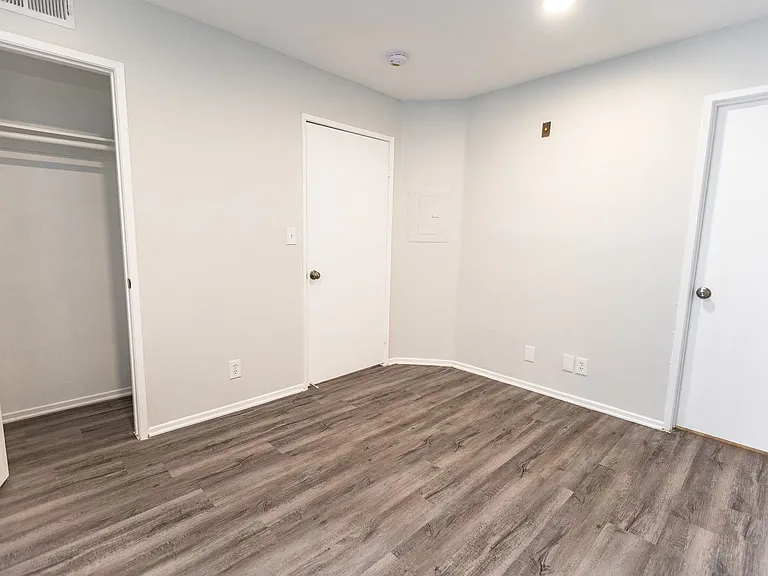 314 South Manhattan Place — Photo 29