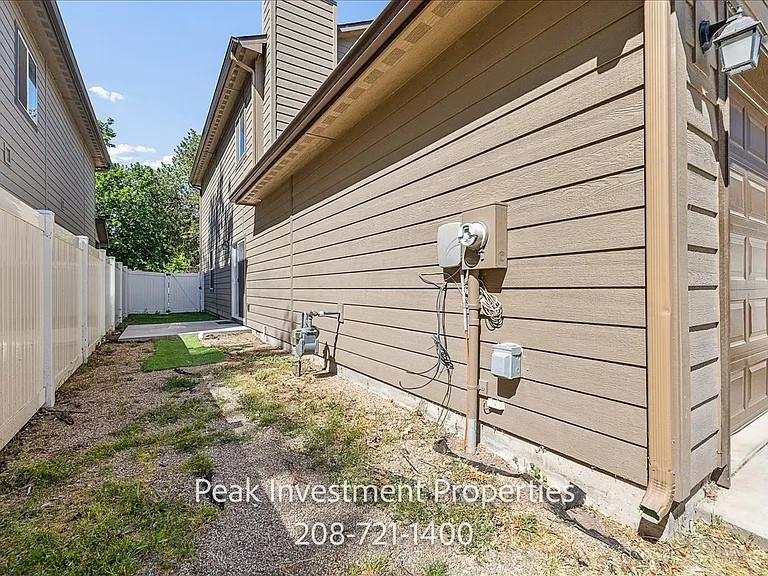315 E Denver St — Photo 29
