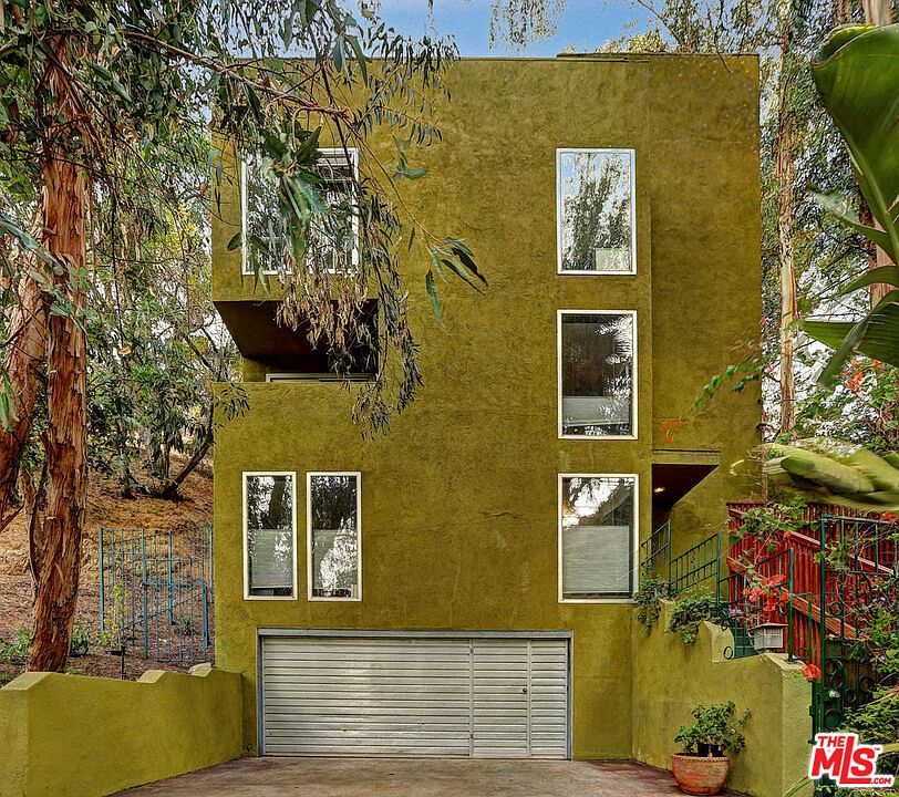1st image of 8429 Lookout Mountain Ave