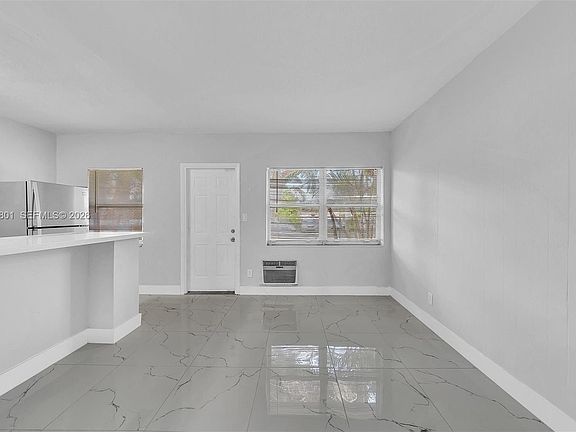 4th image of 1229 Miami Rd APT 3