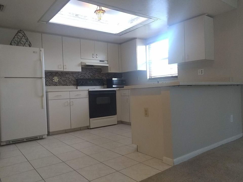 2nd image of 715 SE 46th Ter