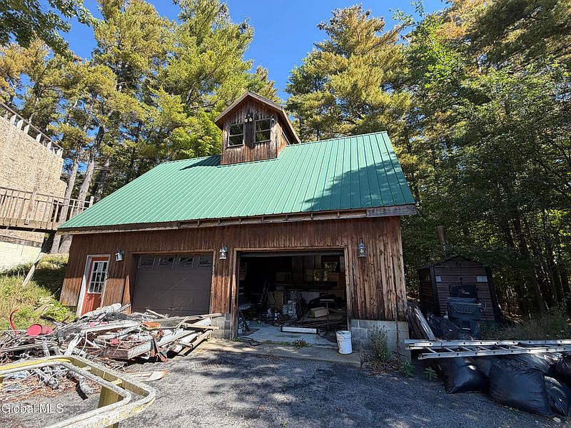 2nd image of 495 Roscoe Road