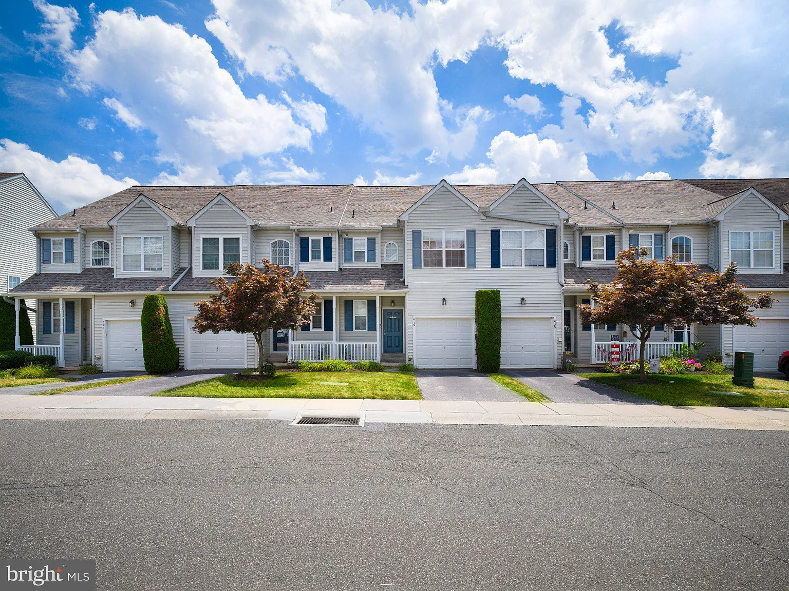 2 bed, 2.5 bath, 1832 sqft, $2,800 — Photo 1