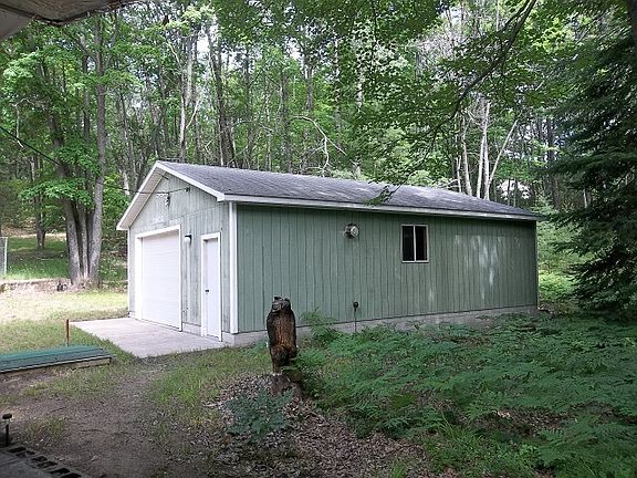 4th image of 2169 Birchcrest Dr NE