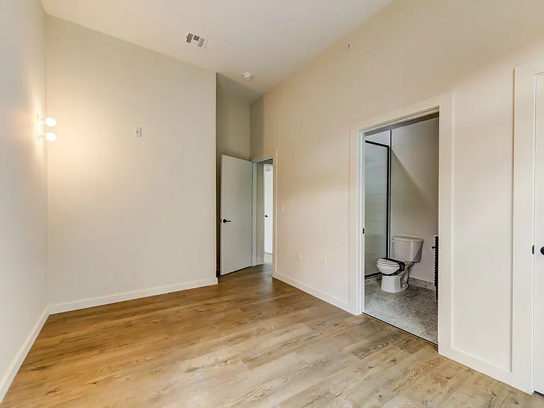 619 N 35th St #202 — Photo 9