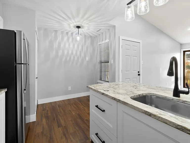 118 Ashton Ct — Photo 9