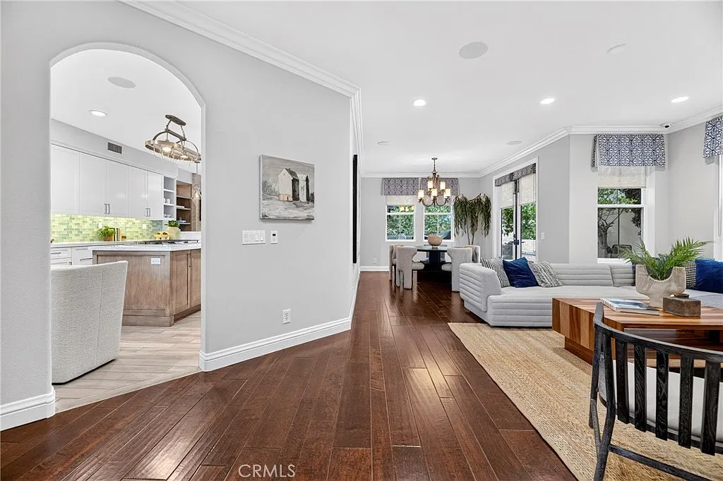 3 bed, 2.5 bath, 2530 sqft, $12,500 — Photo 2