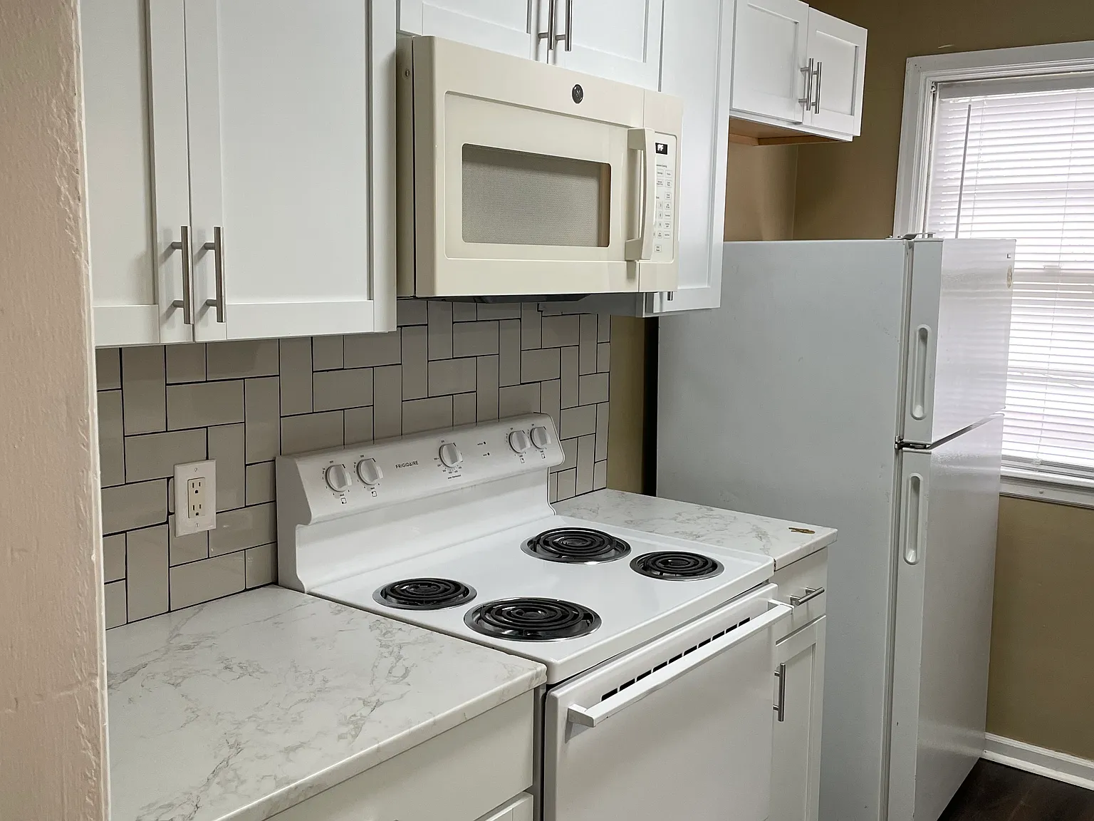 2 bed, 700 sqft, $1,095 — Photo 3