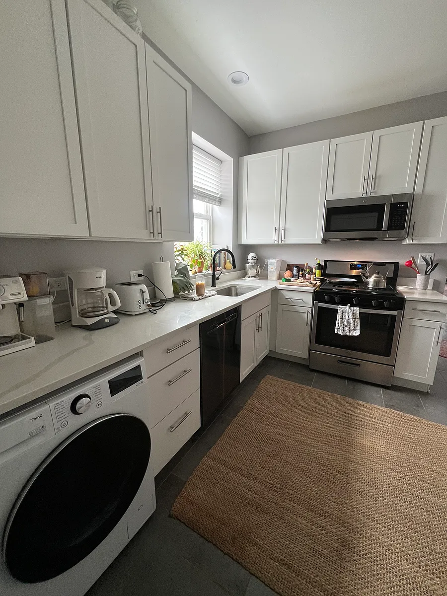 Building Photo - 1305 N Homan Ave #2S