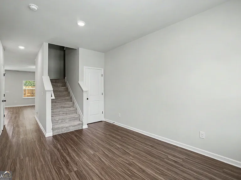195 Skipjack Ct — Photo 4
