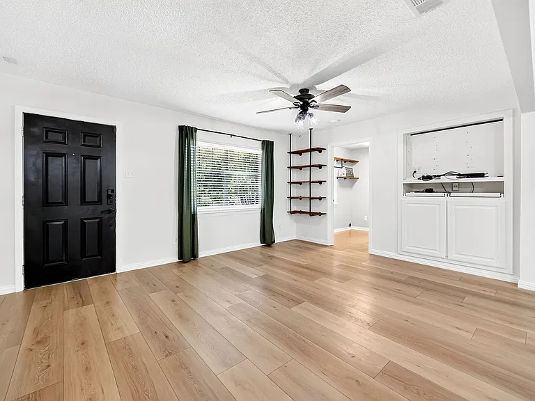 505 Whittle Way — Photo 4