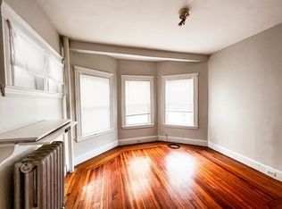 18-20 Winslow Rd #1, Brookline, MA 02446