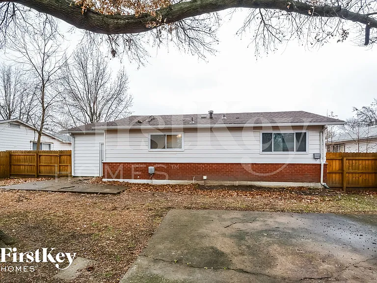 2415 Cambridge Dr — Photo 14