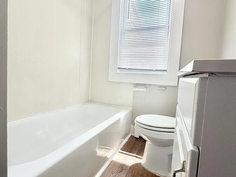 84 Elizabeth St #3 — Photo 4