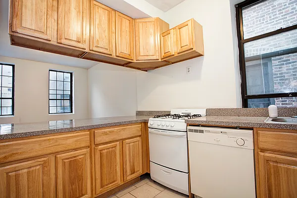 Rented by Mdrn Residential | media 4