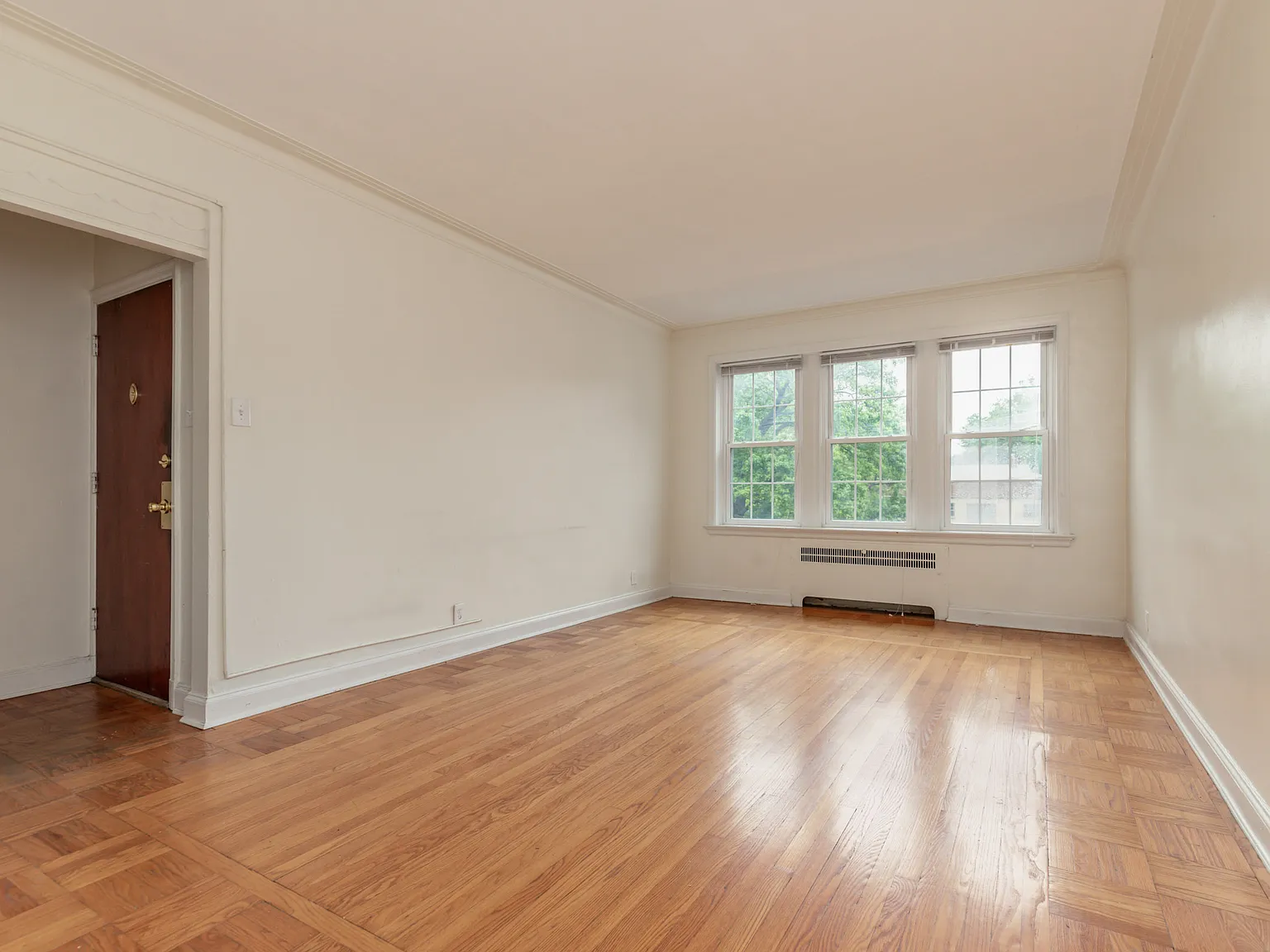 2 bed, 1000 sqft, $1,350 — Photo 2