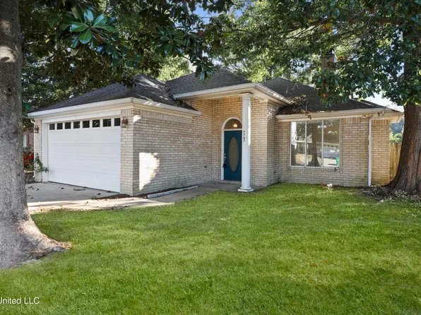 7707 Falcon Cir, Ocean Springs, MS 39564
