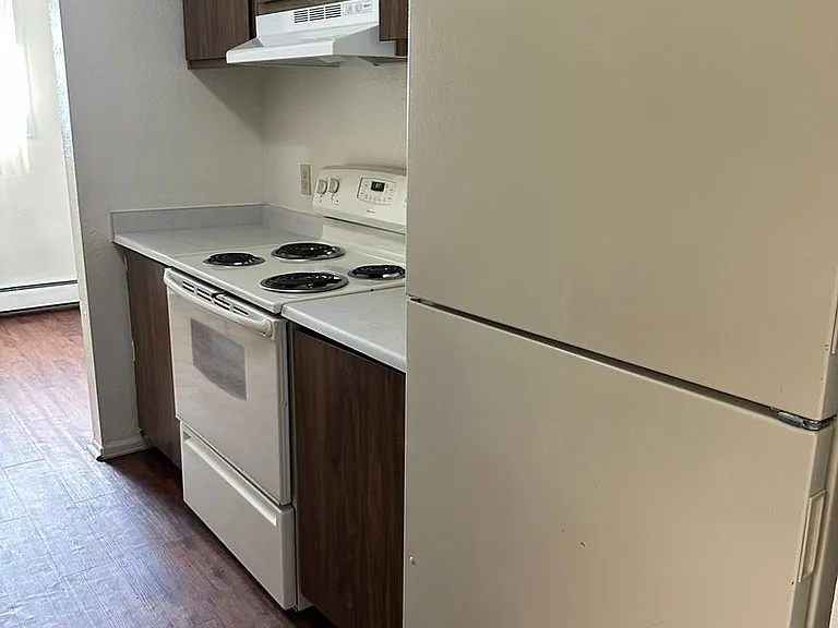 1411 Edinburgh Rd — Photo 11