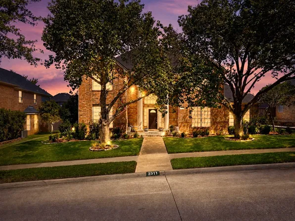 2311 Creekside Cir N, Irving, TX 75063