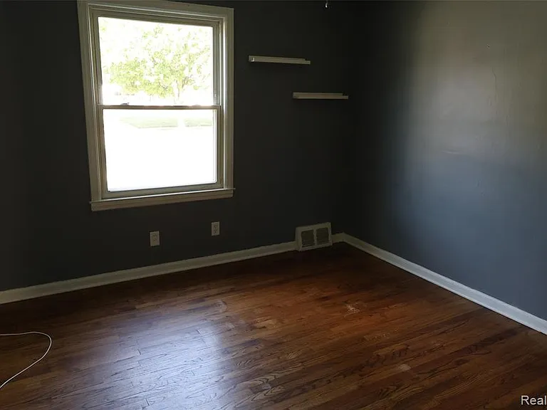 27226 Lawnwood St — Photo 6