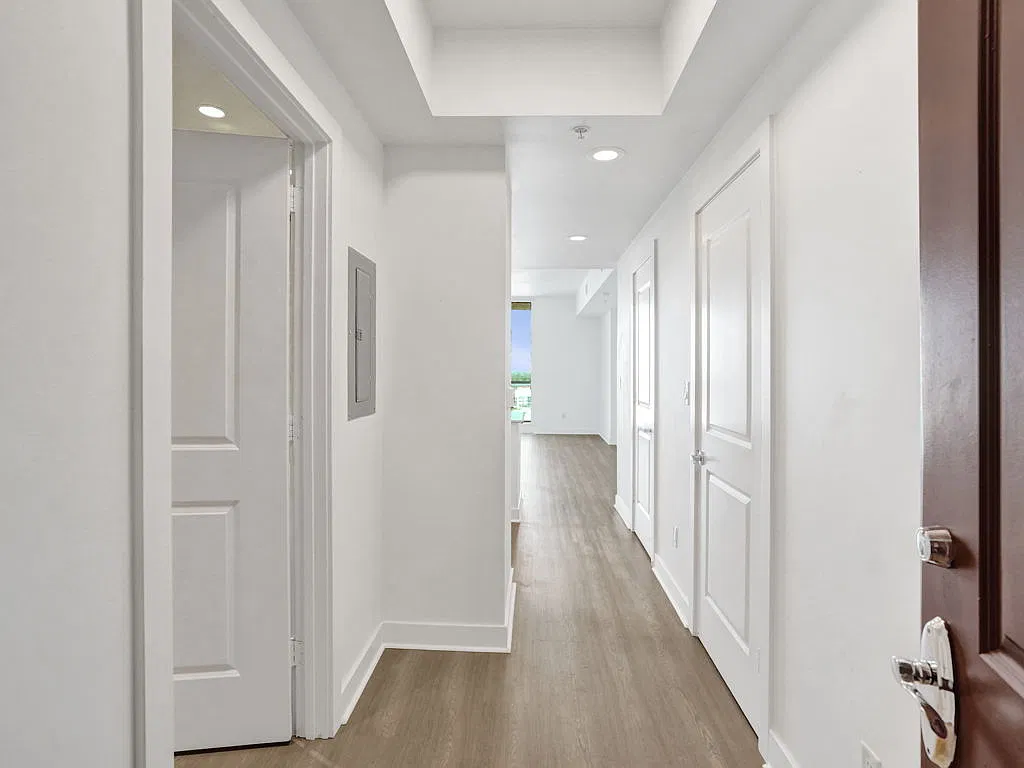 1 bed, 1.5 bath, 889 sqft, $3,200 — Photo 3