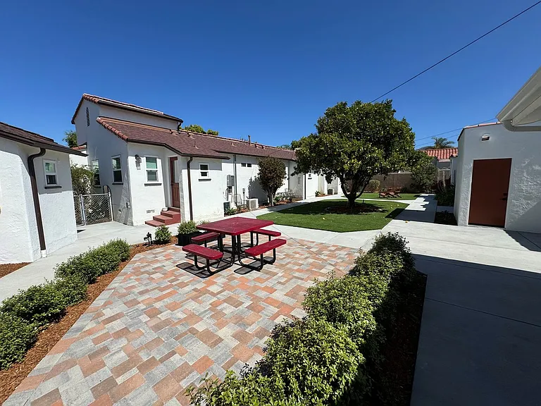 Completely Remodeled Spanish Style Midtown Apartment! Air Conditioning! — Photo 24