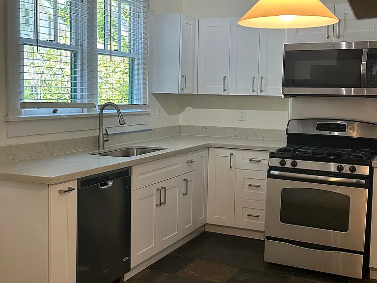 401 Lauderdale Trl — Photo 2