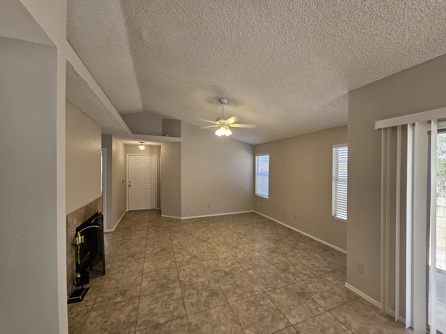 2 bed, 877 sqft, $1,695 — Photo 4