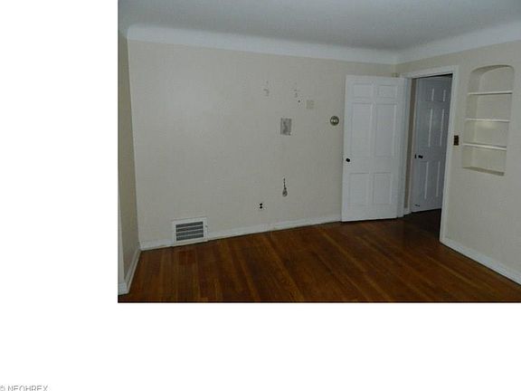 4th image of 15412 Judson Dr