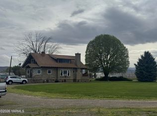 8911 Ashue Rd, Toppenish, WA 98948