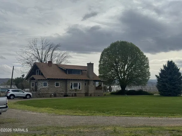 8911 Ashue Rd, Toppenish, WA 98948