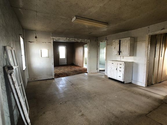 5th image of 1046 W County Road 300 S