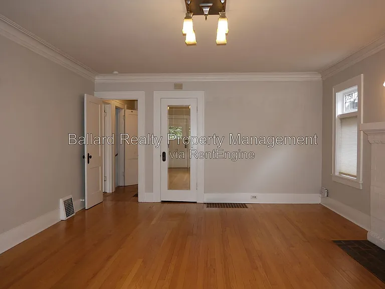 6235 22nd Ave NE — Photo 4
