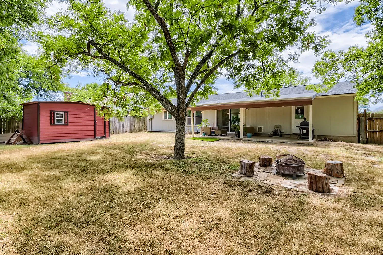 3 bed, 2.0 bath, 1271 sqft, $2,200 — Photo 3