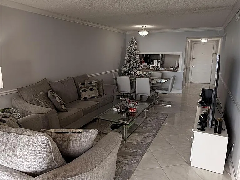 110 Lake Emerald Dr #107 — Photo 7